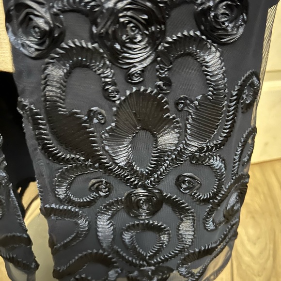 Belle Bartley Mishka tunic. Beautiful embroidered, slits on side. - Picture 2 of 5